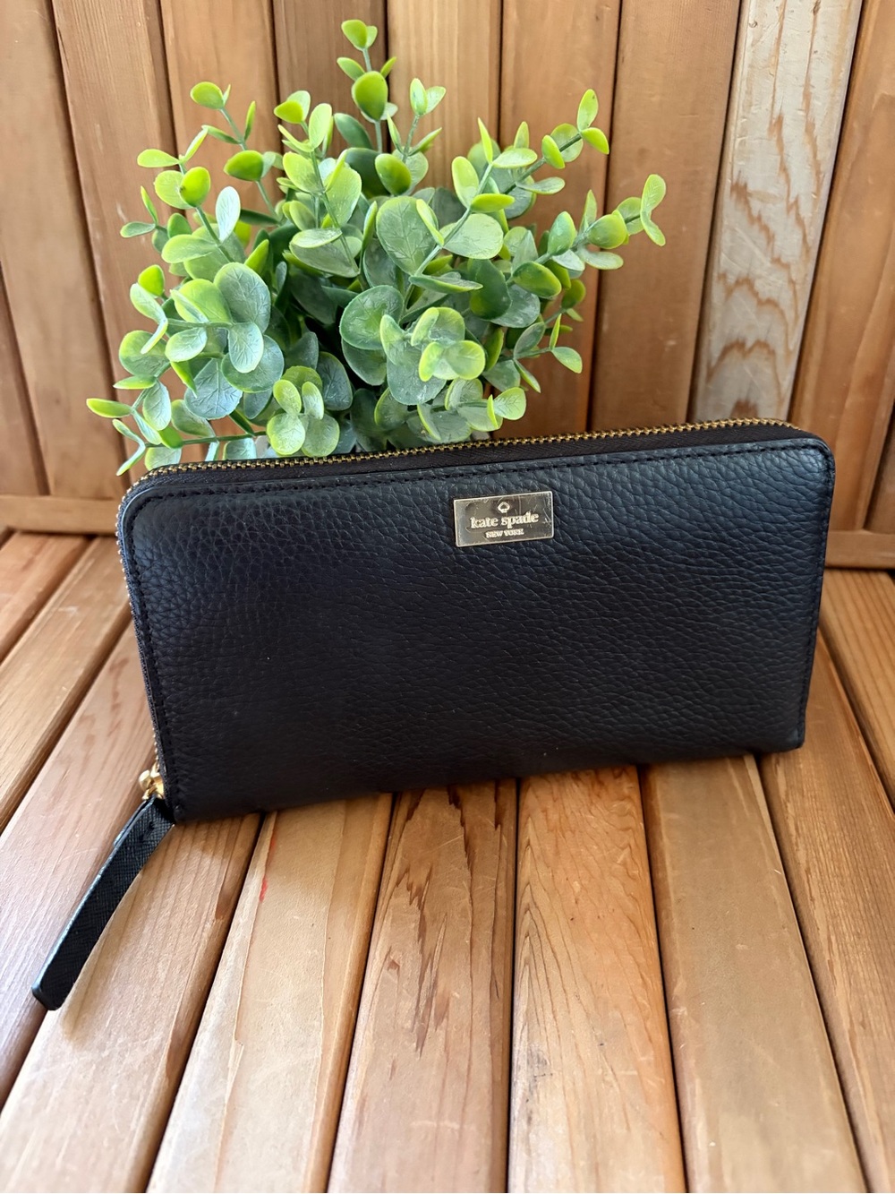 Kate Spade New York Black Pebbled Leather Zip Wallet Wristlet EUC